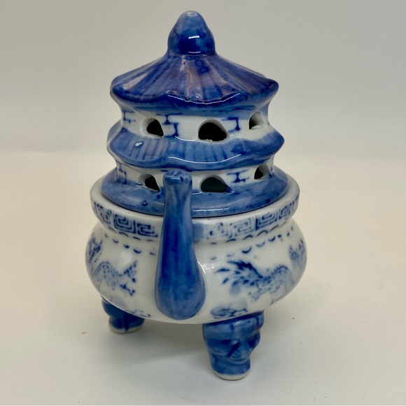 Porcelain pagoda censer - Picture 3 of 14